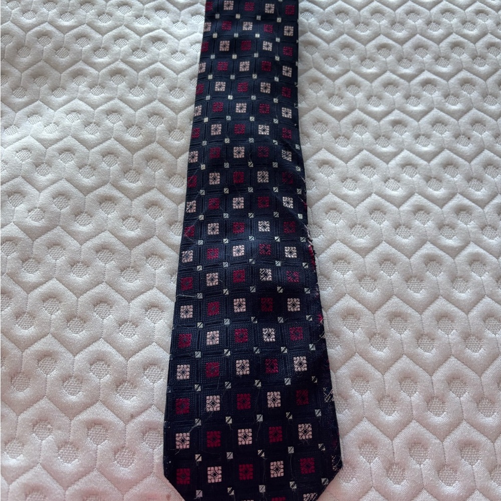 Signature Carrington navy, pink and purple patterned 100% silk Tie